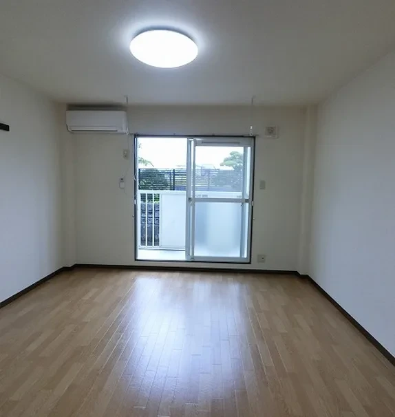 Surplus One Flora Room 105