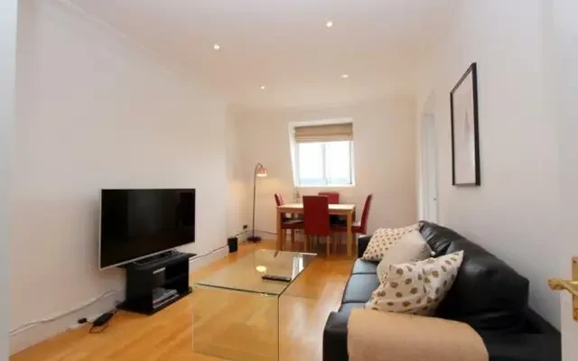 Gloucester Road, South Kensington 1
