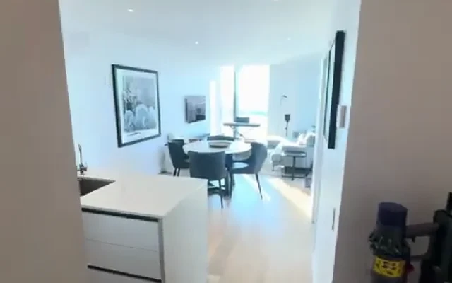 915 Collins Street 1