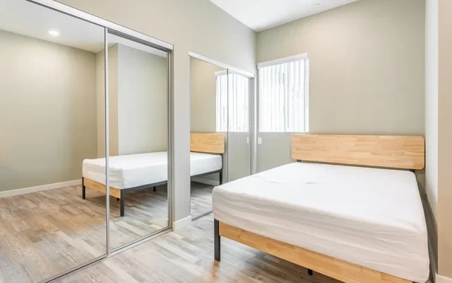 1331 1/2 W 37th Pl 2