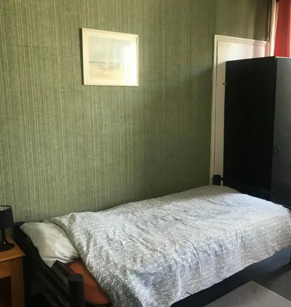 Single bed in a nice cozy bedroom in a Student House