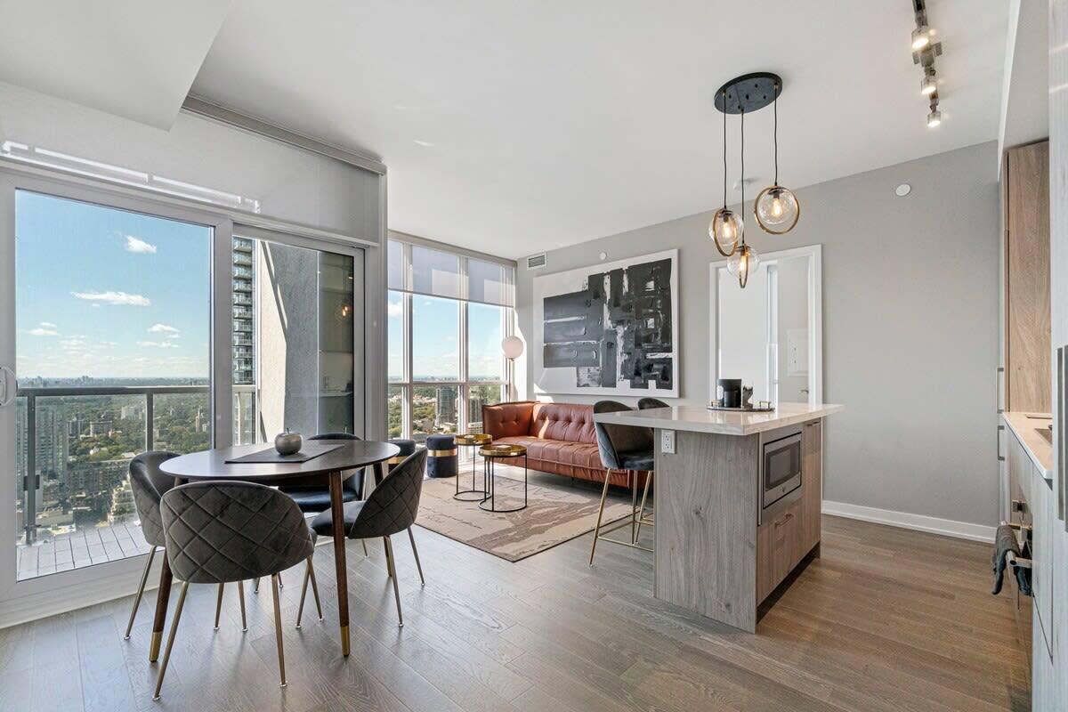 1 yorkville ave