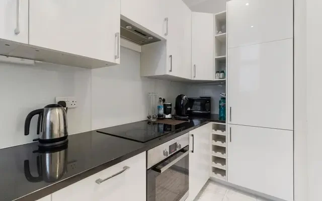 Cadogan Square, London, SW1X 0JW 4