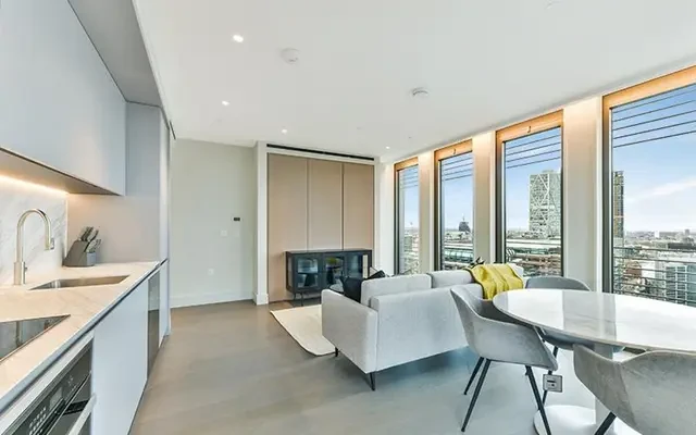 One Bishopsgate Plaza,  Houndsditch, London, EC3A 7AB 2