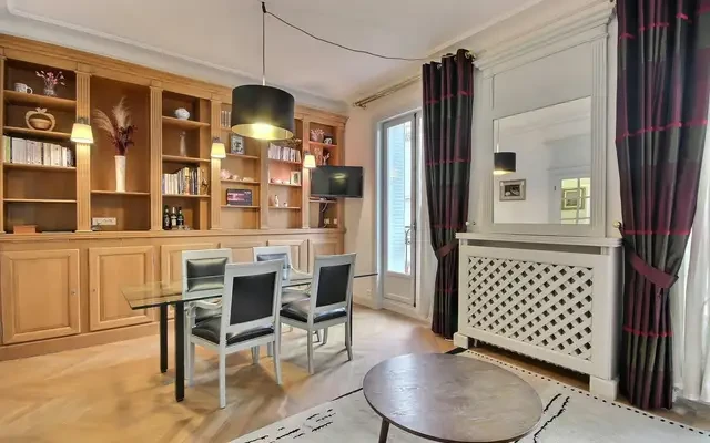 Rue des École 3