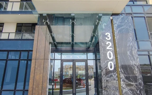 405 - 3200 William Coltson Ave 2
