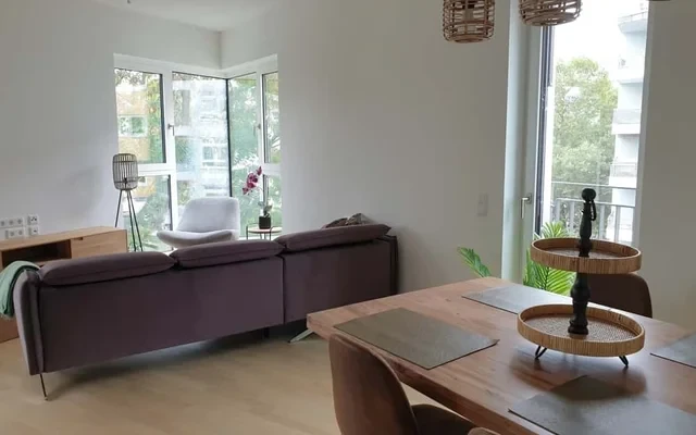 Danny - grosse Neubau-Wohnung mit Panorama Fenster 1