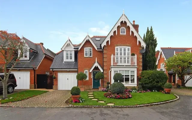 Devey Close, Kingston Upon Thames, Surrey, KT2 7DZ 0