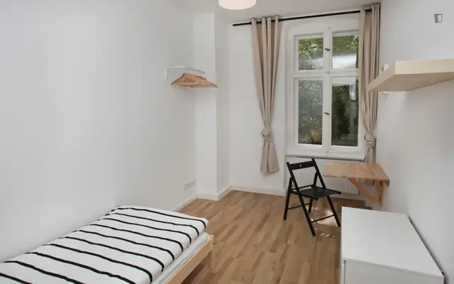 Splendid single bedroom in Kreuzberg 0