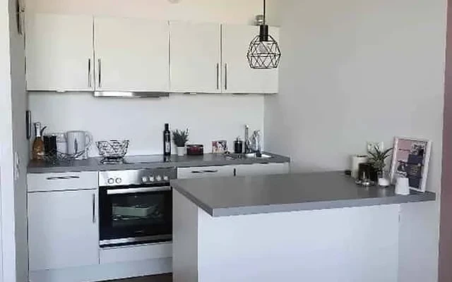Stilvolle, geraeumige und modernisierte 1-Zimmer-Wohnung mit Balkon in Munchen 3