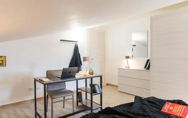ATTIC APARTMENT (up to 4) with LIVING AREA, PRIVATE TERRACE, 15 min to ROME-DOWNTOWN #R18 2