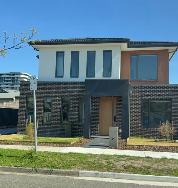 The House of Monash - 40 Dennis Street