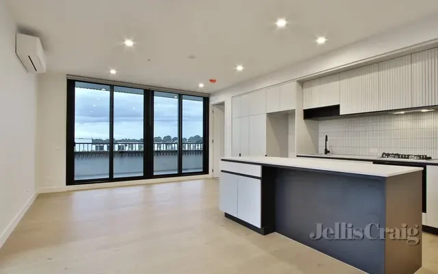 102E/78 Middleborough Road, Burwood East 1