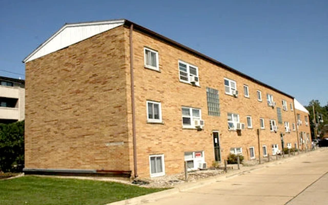 102 N. Gregory, Urbana, IL 61801 1