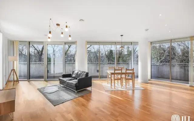 Colonial Drive London W4 0