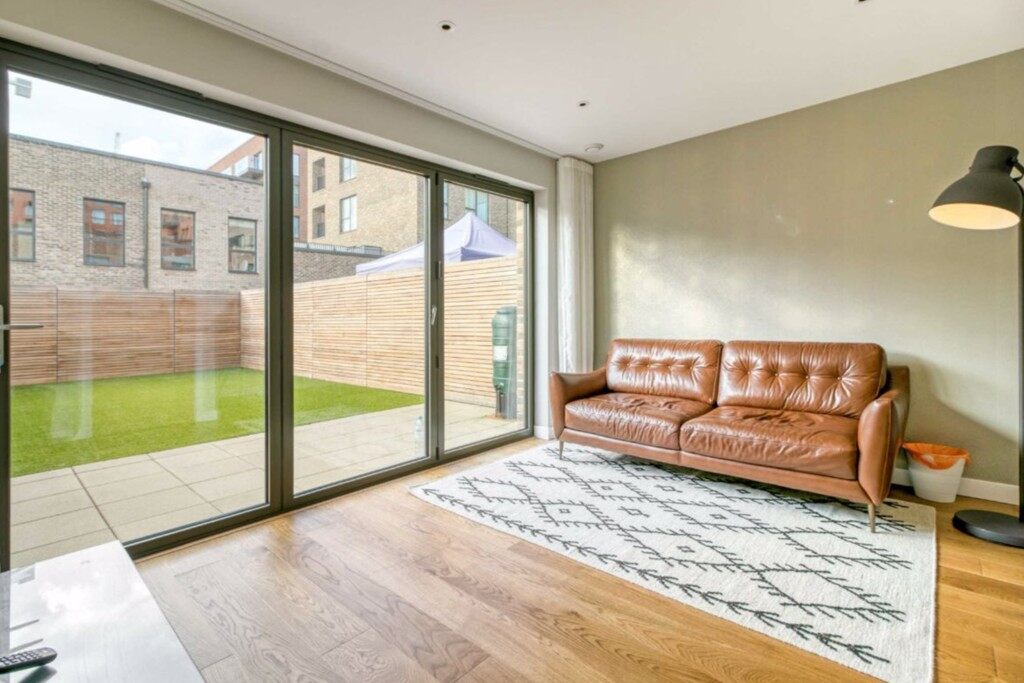 LH-Thonrey Close