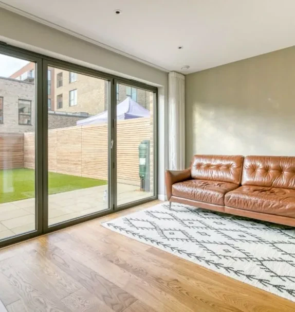 LH-Thonrey Close