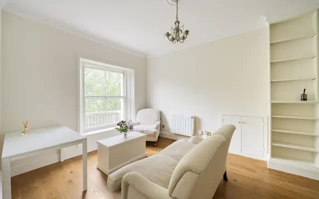 Queens Gardens, London, W2 3AF 2