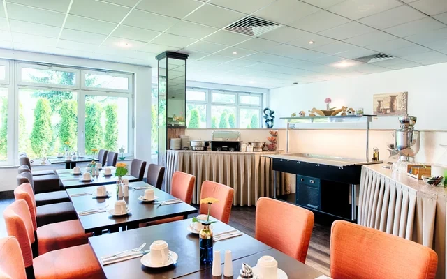Business Room 4
