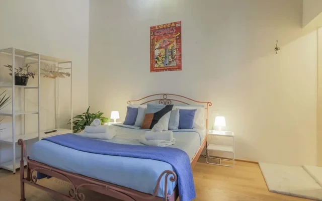 Apartment with Balcony in the Heart of Lucca 2