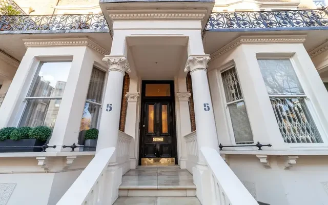 Earls Court Square 12494# 0