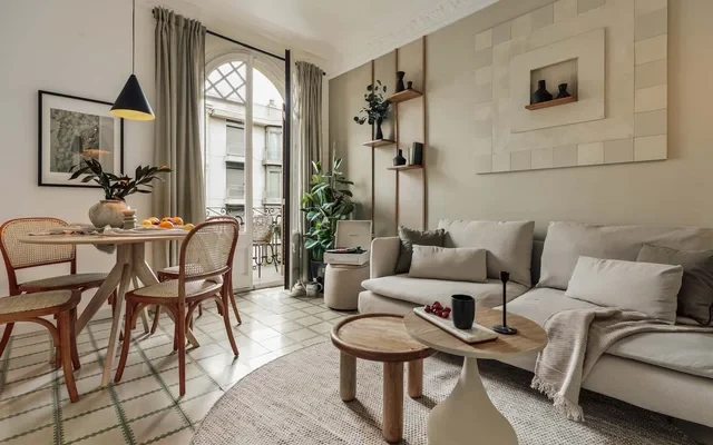 Cazu - 3 bedrooms and balcony in Eixample Esquerra 0