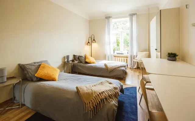 Bed in a welcoming twin bedroom, near the Budapest-Keleti train station 0