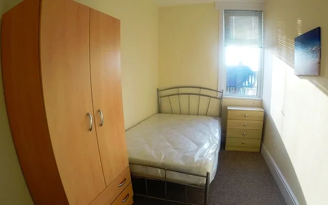 544 Beverley Road 4