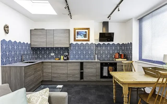 Shaftesbury Road 12098# 4
