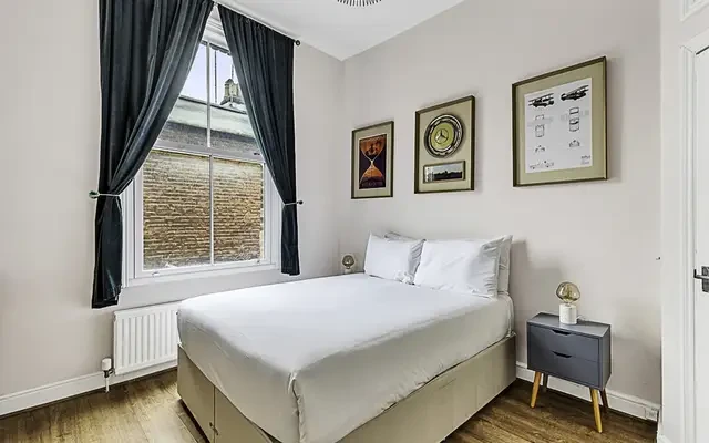 Shepherds Bush Road 12882# 4