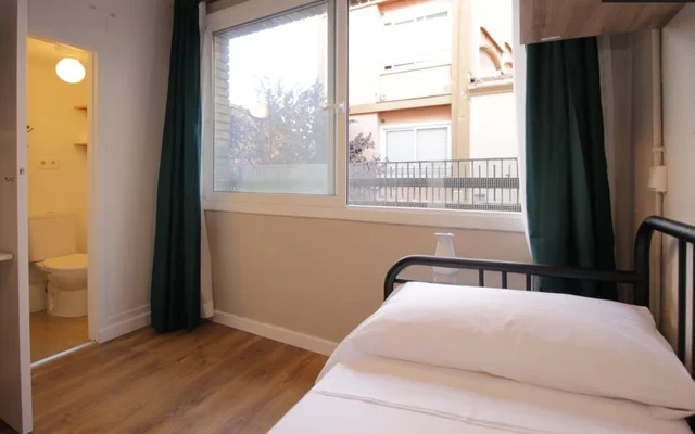 Small studio with all the basics in Sant Andreu, easy to commute to the centre 1-2 1