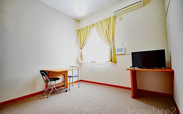 レオパレス若夏 - 豊見城市の学生向け宿泊施設 - 105号房间(带独立厨房)