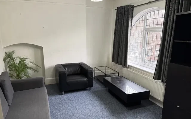 LH-7 Egerton Gardens 1