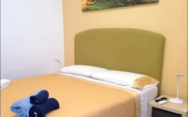 Monolocale in Via Raffaele Cadorna, Roma di 20.8 m² con 1 camere 2