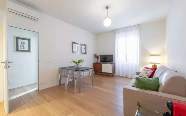 Apartment in Via Federico Confalonieri 2