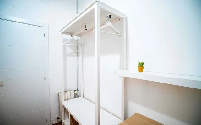 Calle de los Canos del Peral Madrid 28013 Spain 3