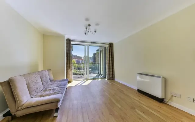 Boardwalk Place, London, E14 5SE 3