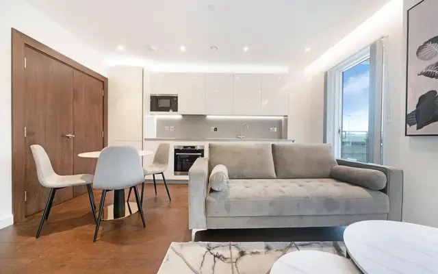 Lanchester Way, London, SW11 7DB 3