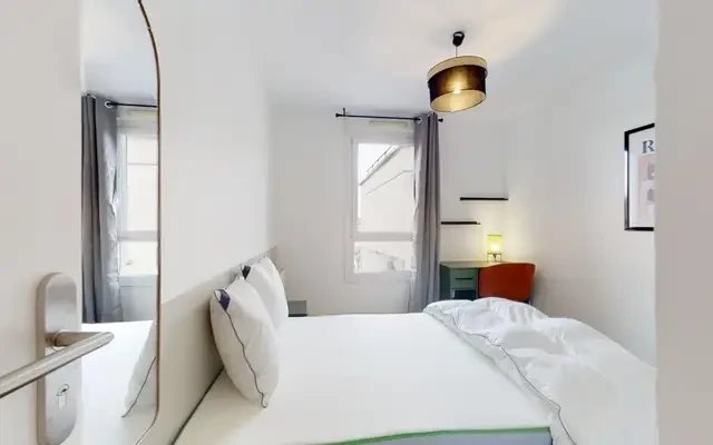 Attractive double bedroom in Grand Clément 3