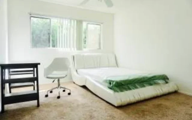 1445 Yale St #6 0
