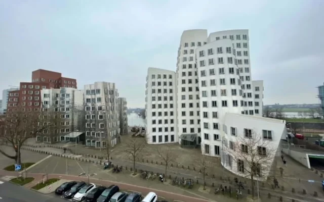 Bruckenstrasse 1