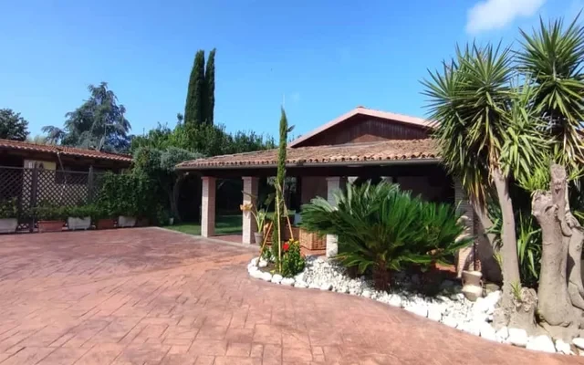Via Pernier - casette indipendenti Ostia Antica 0