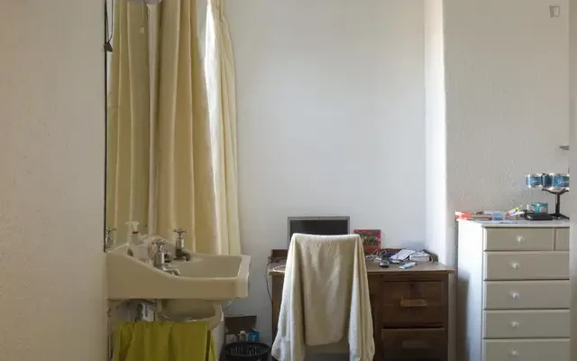 Likeable double bedroom near The University of Manchester 3