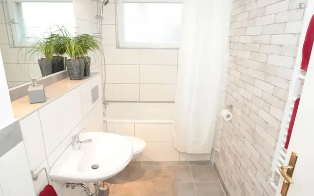 Superb double bedroom not far from IPU Berlin 2