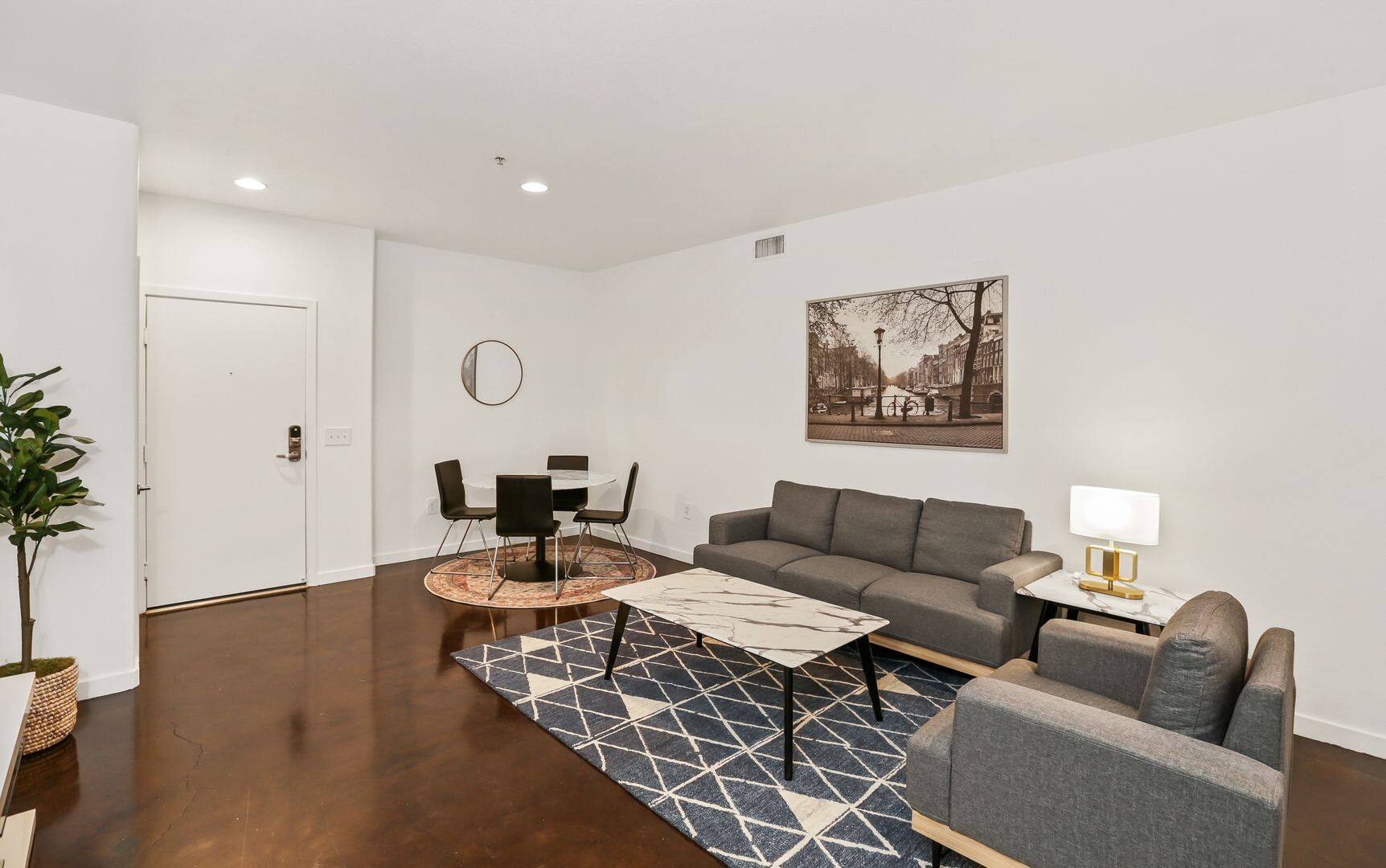 Private Room in 2 bed