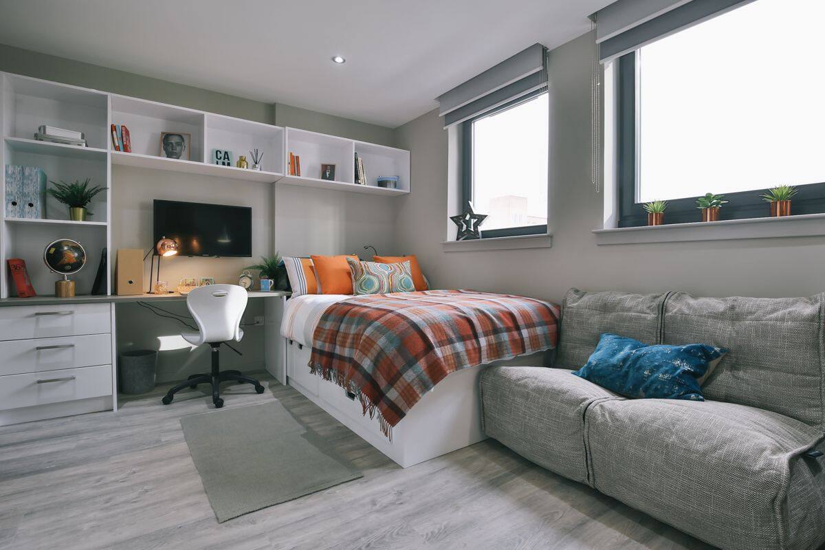 Classic Studio - Churchyard View