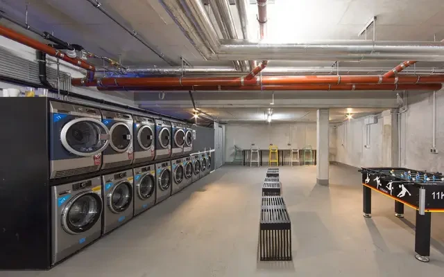 Single bedroom in 4-bedroom apartment 0