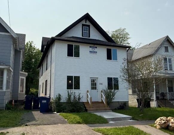 216 Bassett St
