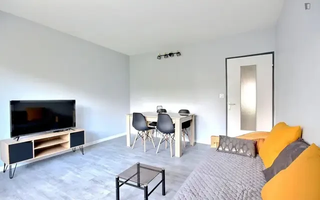 Comfortable 2-bedroom flat in Pantin 3