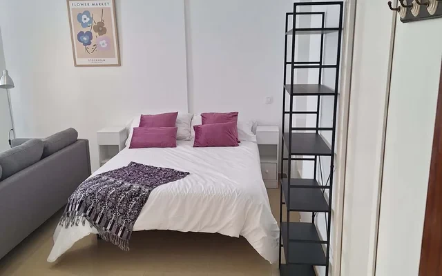 Apartment in Calle Regina, Sevilla for 45 m² 2